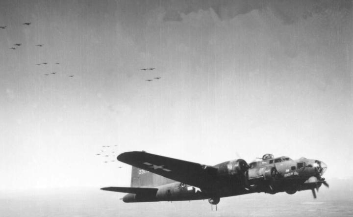 B-17 #42-31759 / Huslin’ Gal