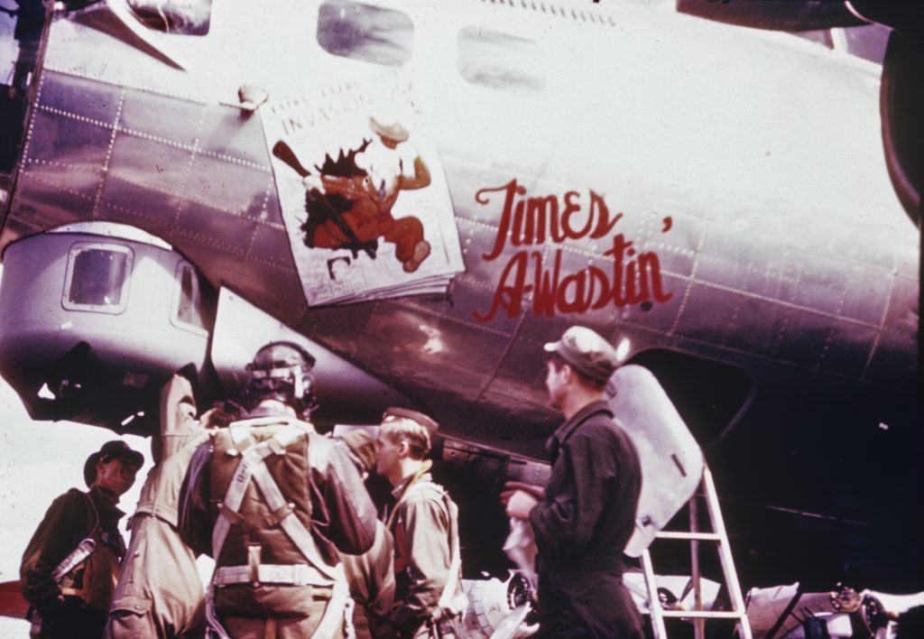 B-17 #42-102504 Photo | B-17 Bomber Flying Fortress – The Queen Of The ...