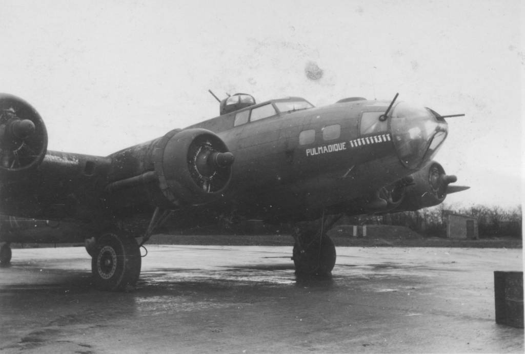 42-29935 / Pulmadique aka The Cat’s Sass | B-17 Bomber Flying Fortress ...