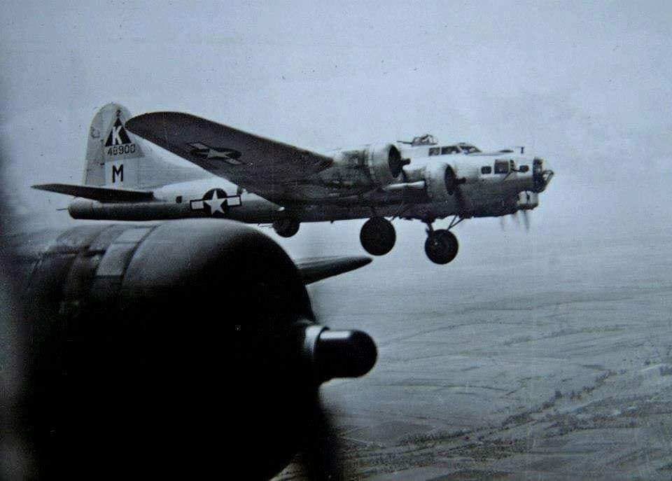 B-17 #44-8900 / Carioco Joe