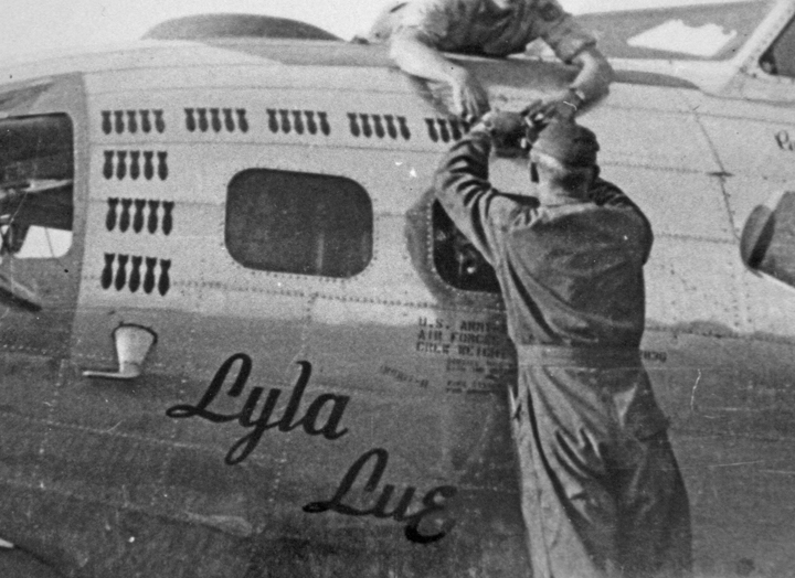 B-17 #42-102836 / Lyla Lue