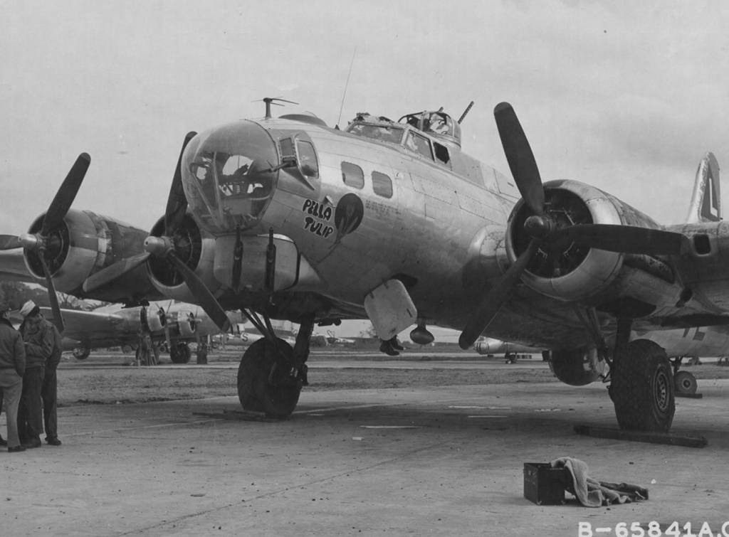 42-102703 / Pella Tulip | B-17 Bomber Flying Fortress – The Queen Of ...