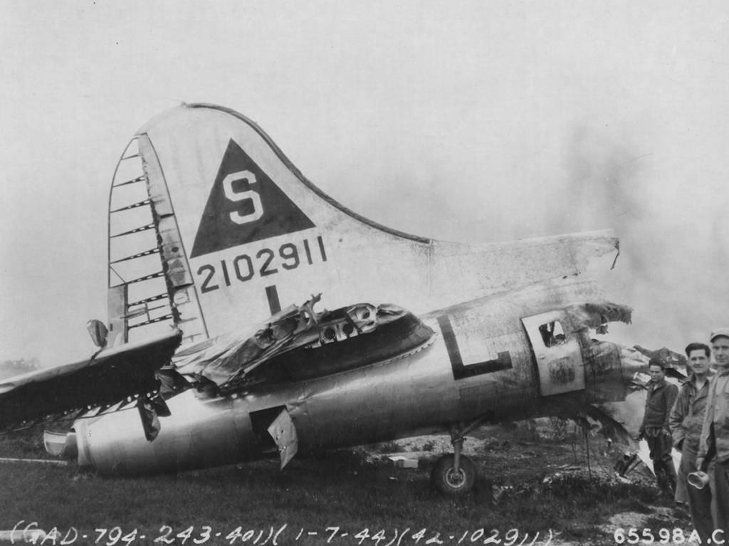 42-102911 | B-17 Bomber Flying Fortress – The Queen Of The Skies