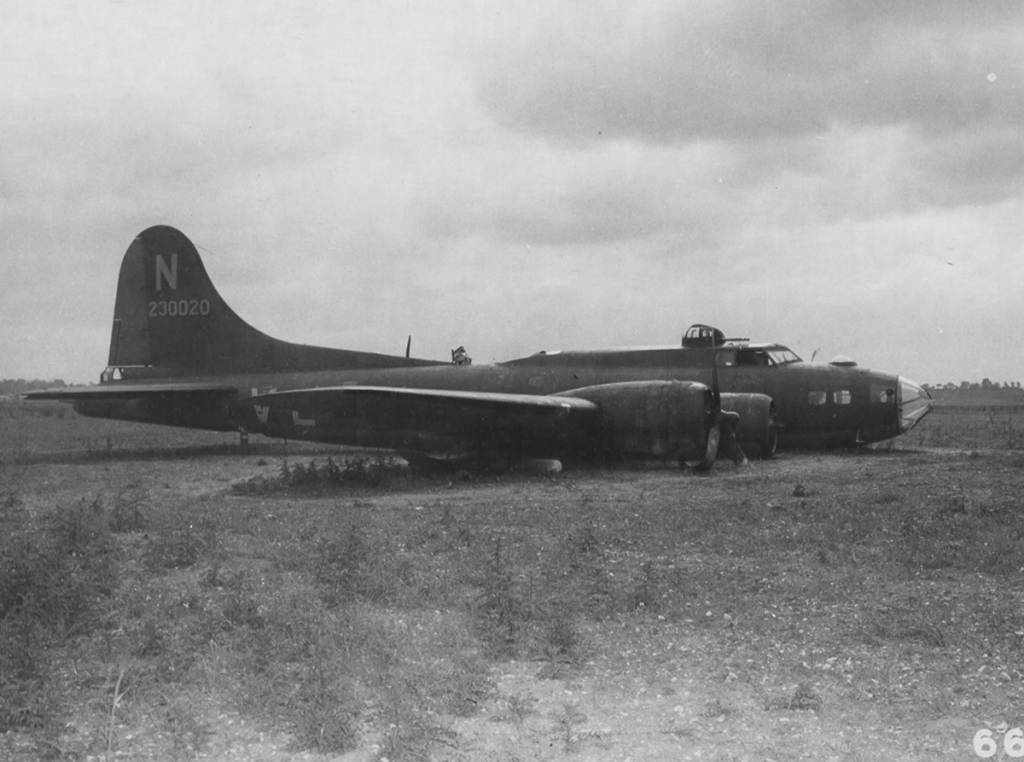 42-30020 / Sweet Eloise | B-17 Bomber Flying Fortress – The Queen Of ...