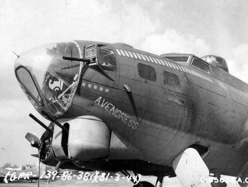 B-17 Bomber Flying Fortress – The Queen Of The Skies