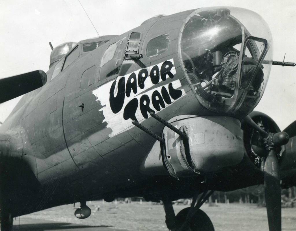 42-31363 / Vapor Trail | B-17 Bomber Flying Fortress – The Queen Of The ...