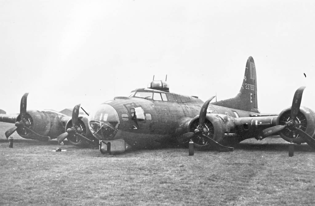 42-37853 / Miss Fury | B-17 Bomber Flying Fortress – The Queen Of The Skies