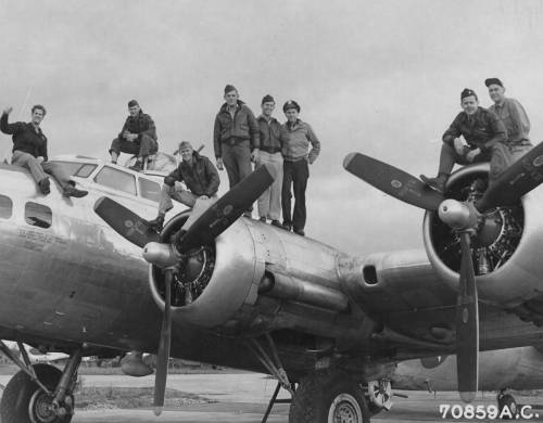 B-17 Bomber Flying Fortress – The Queen Of The Skies