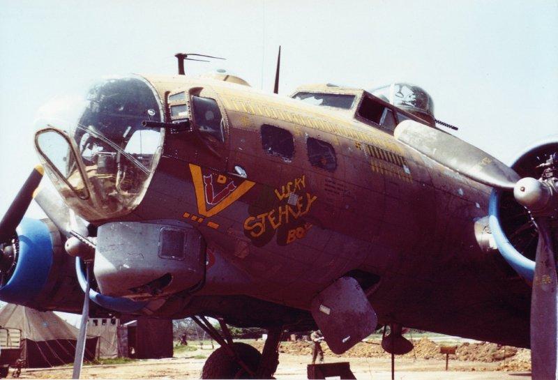 B-17 #42-38052 / Lucky Stehley Boy