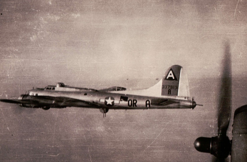 B-17 43-37913