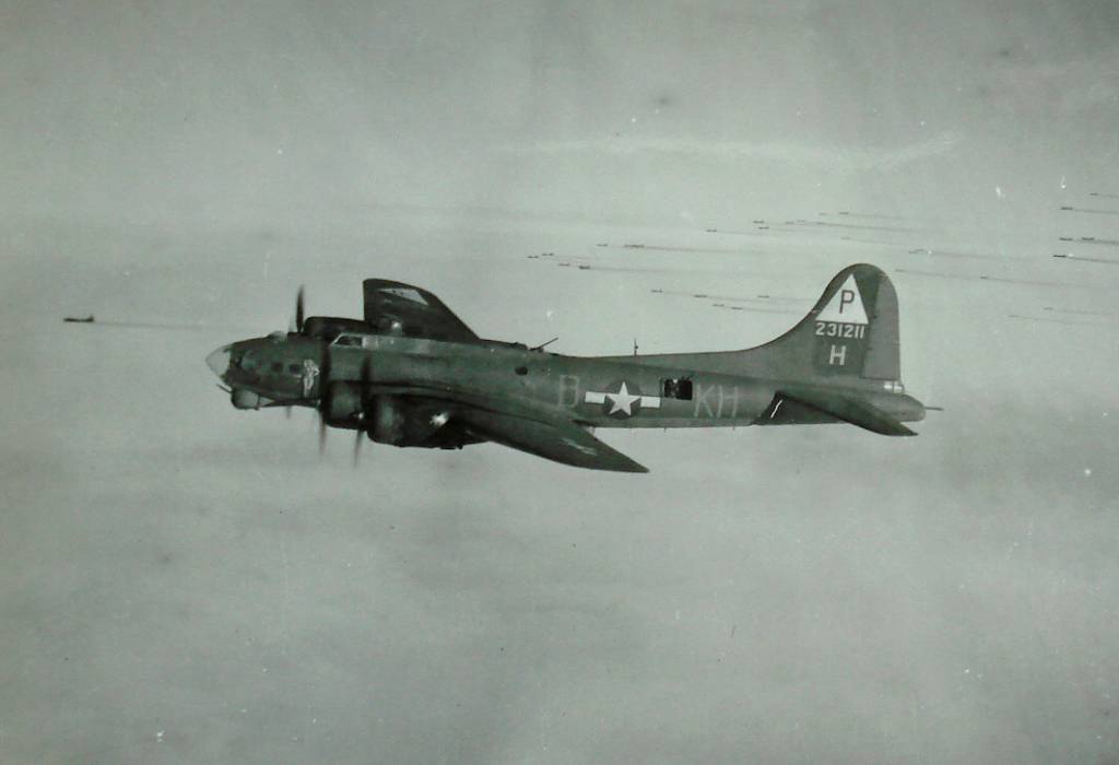 B-17 #42-31211 Photo | B-17 Bomber Flying Fortress – The Queen Of The Skies