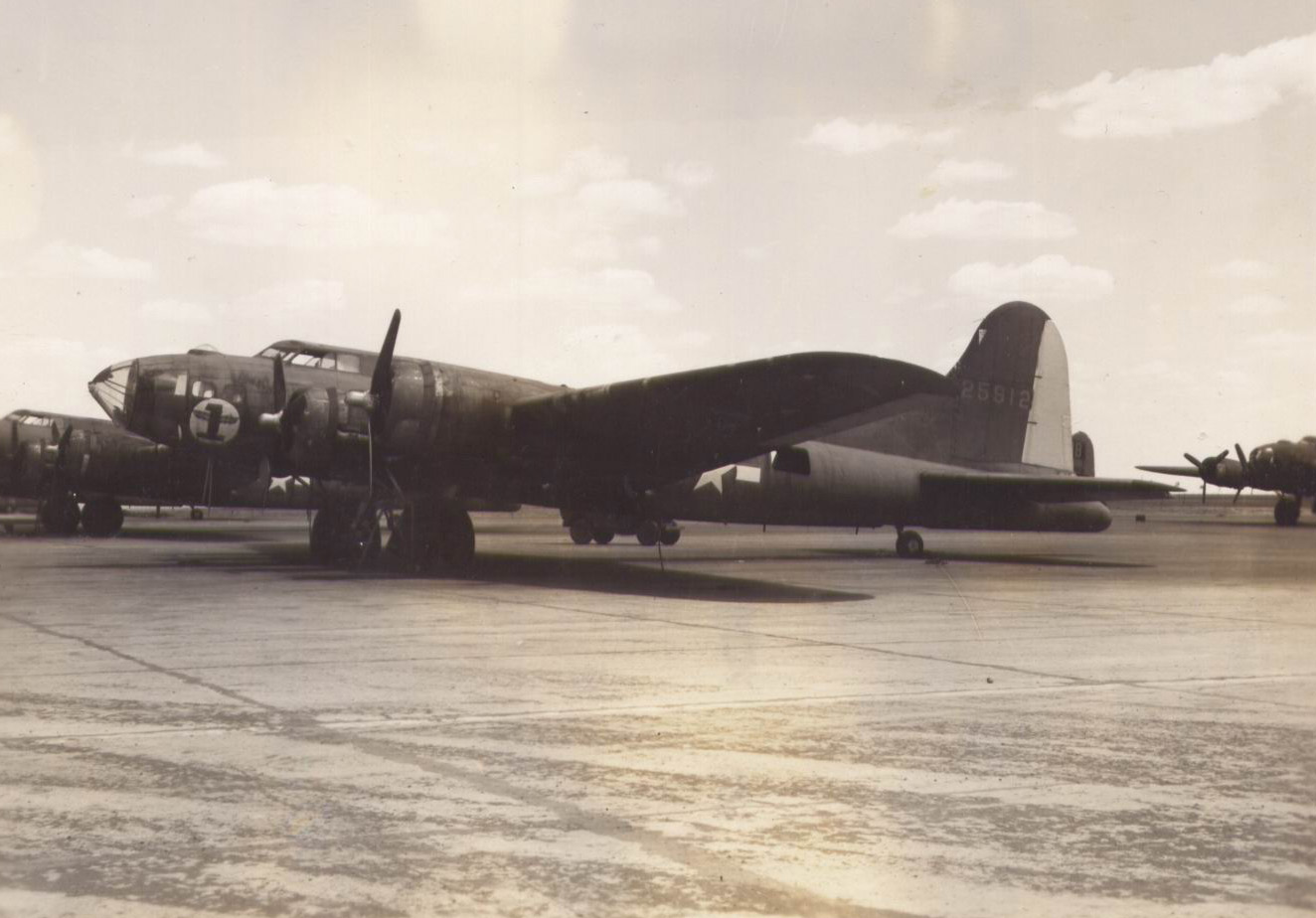 B-17 #42-5912 / Thunder Bird
