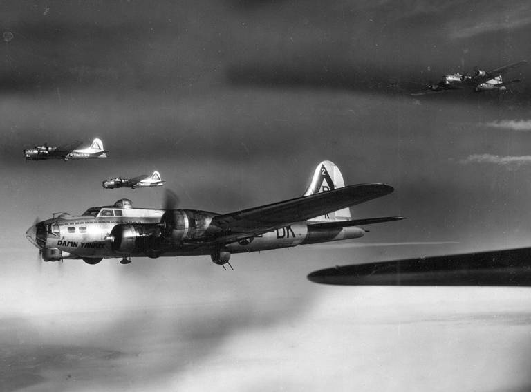 42-102518 / Damn Yankee | B-17 Bomber Flying Fortress – The Queen Of ...