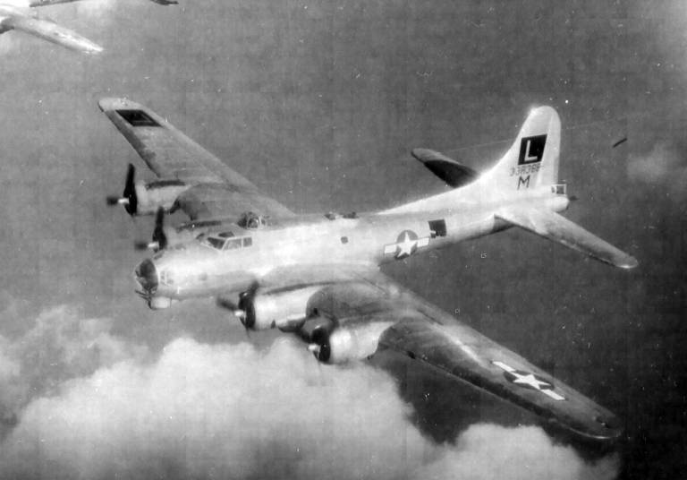 43-38368 / Daisy Mae | B-17 Bomber Flying Fortress – The Queen Of The Skies