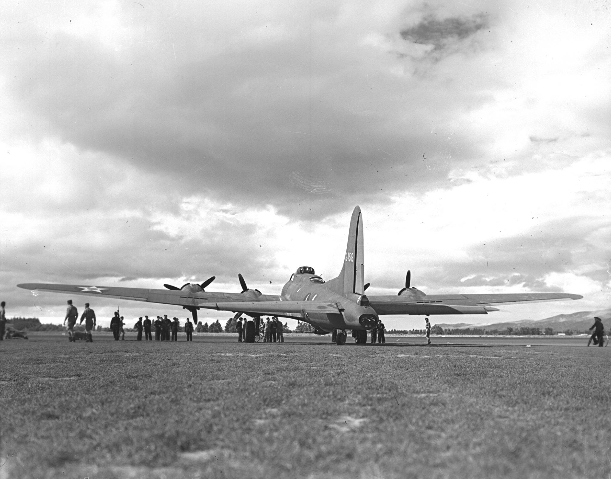 41-2458 / Yankee Diddl’er | B-17 Bomber Flying Fortress – The Queen Of ...