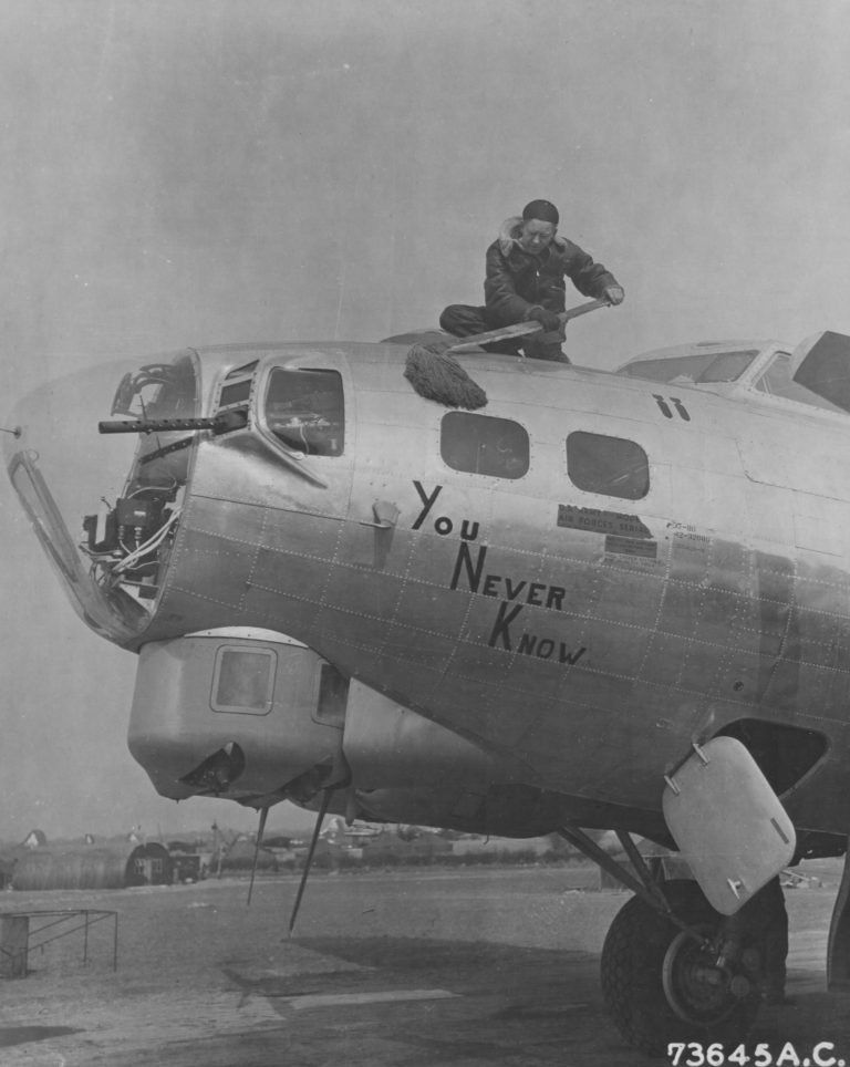 42-32086 / You Never Know | B-17 Bomber Flying Fortress – The Queen Of ...