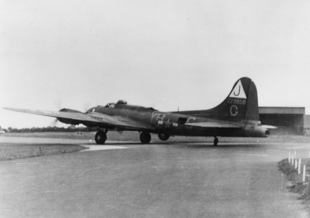 B-17 #42-29858 Photo | B-17 Bomber Flying Fortress – The Queen Of The Skies